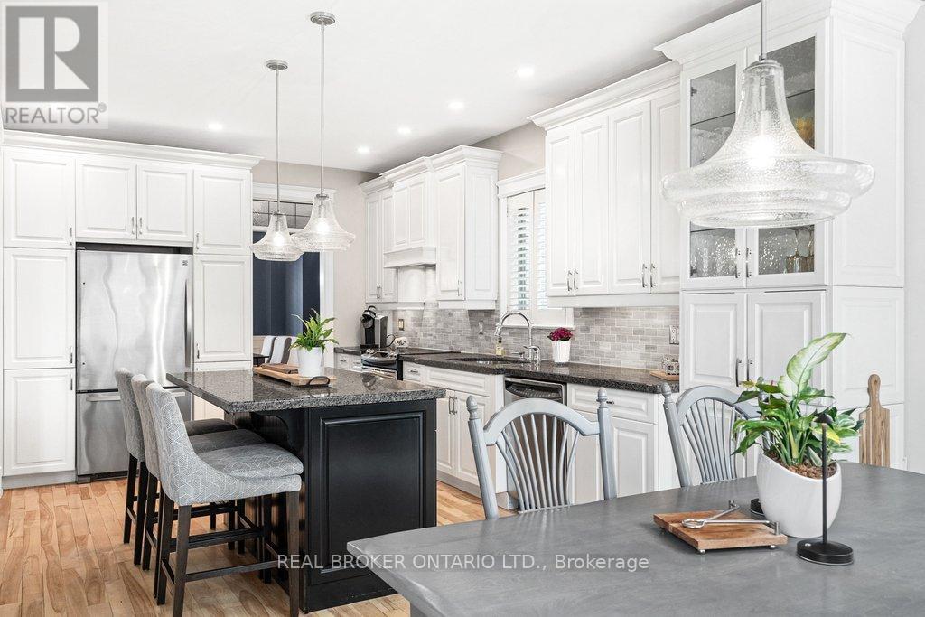 32 Feldspar Crescent, Ottawa, ON - Indoor Photo Showing Other Room