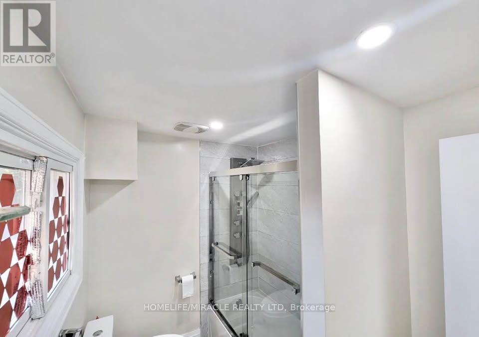68 Briargate Drive, Kitchener, ON - Indoor Photo Showing Bathroom