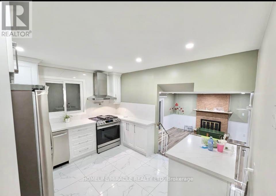 68 Briargate Drive, Kitchener, ON - Indoor Photo Showing Kitchen
