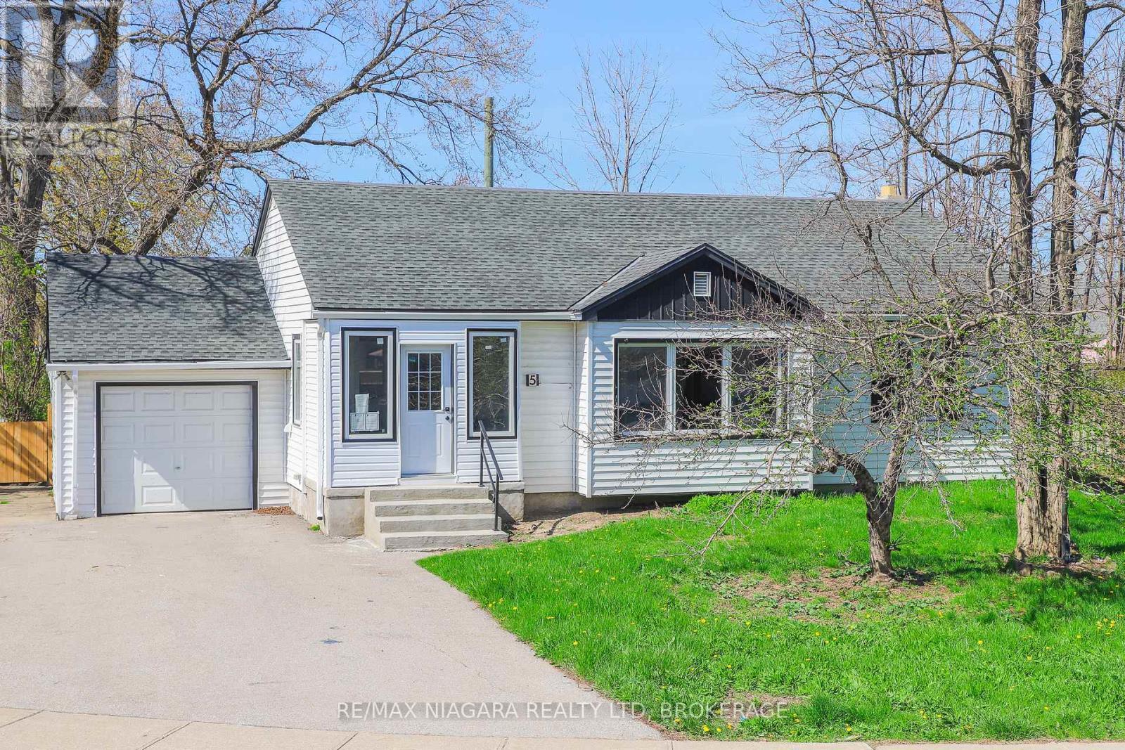 5 Meadowvale Drive, St. Catharines (Lakeport), ON - Outdoor