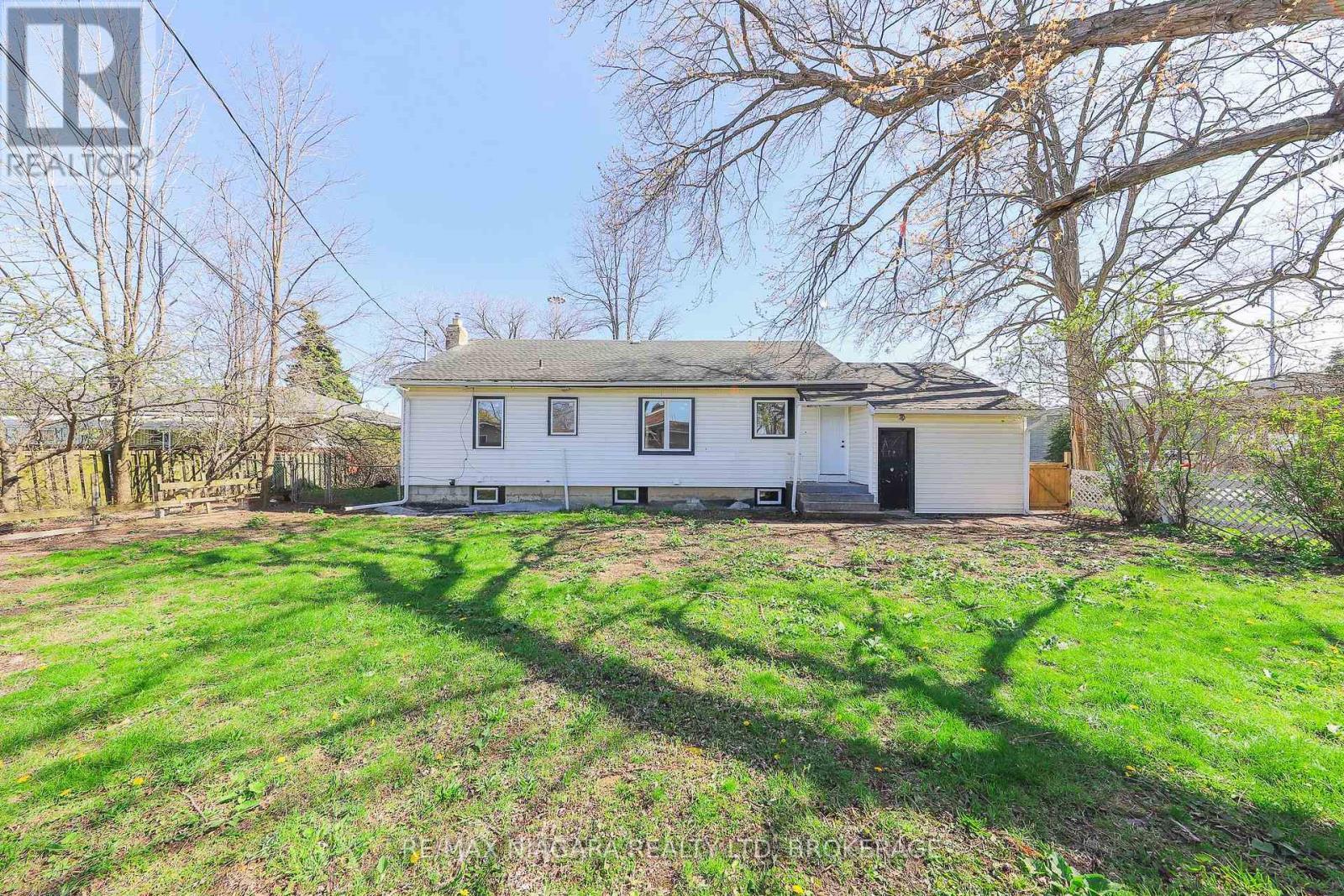 5 Meadowvale Drive, St. Catharines (Lakeport), ON - Outdoor