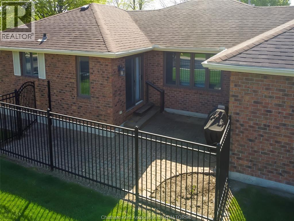 21 Earl Drive, Chatham, ON - Outdoor With Deck Patio Veranda
