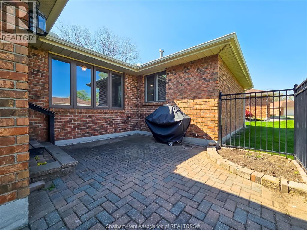 21 Earl Drive, Chatham, ON - Outdoor With Exterior
