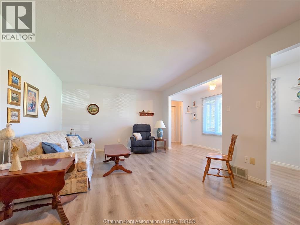 21 Earl Drive, Chatham, ON - Indoor