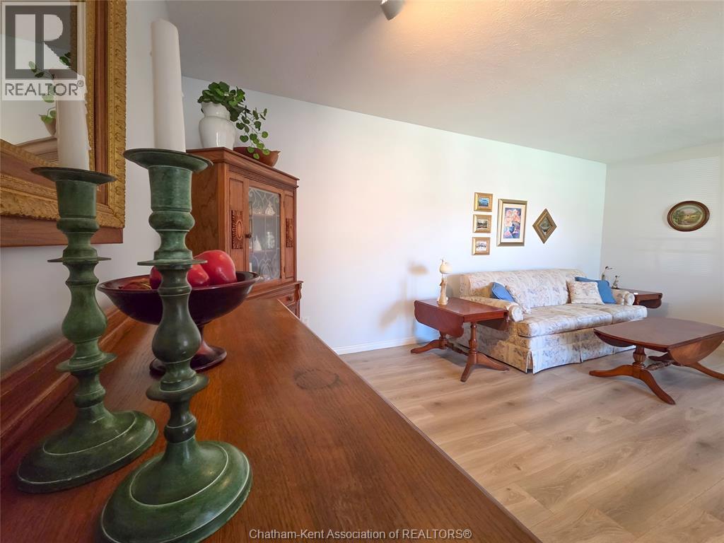 21 Earl Drive, Chatham, ON - Indoor