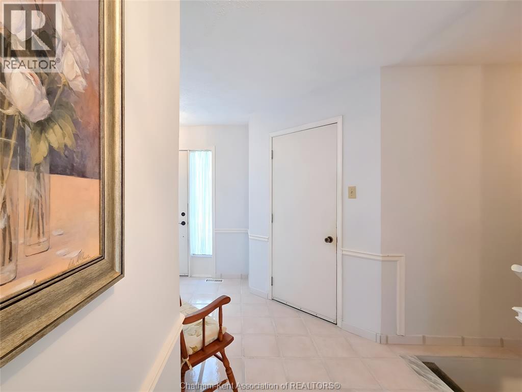 21 Earl Drive, Chatham, ON - Indoor Photo Showing Other Room