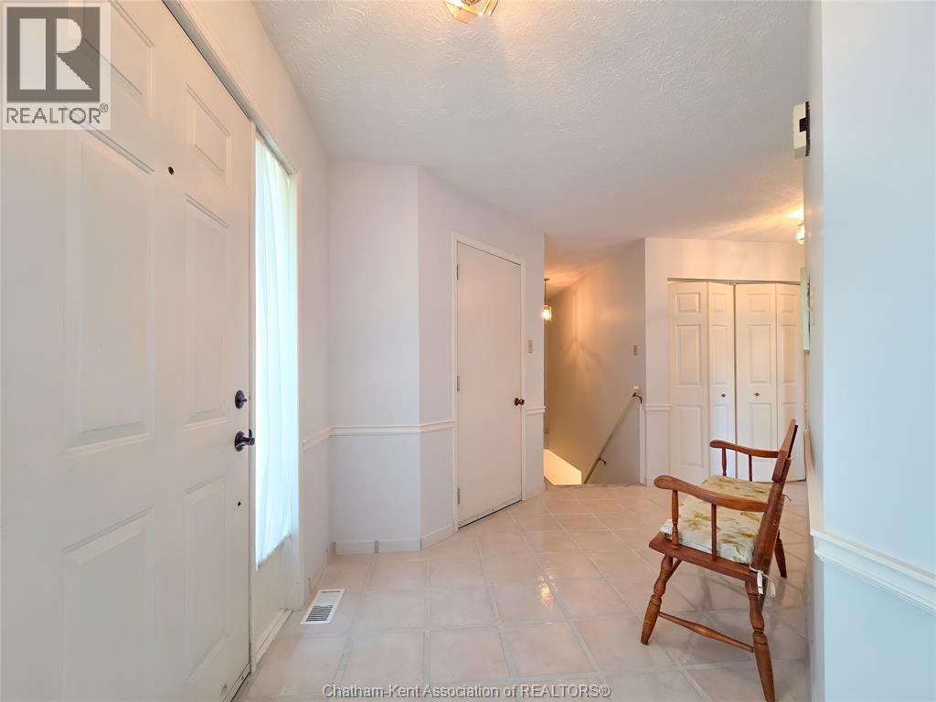 21 Earl Drive, Chatham, ON - Indoor Photo Showing Other Room