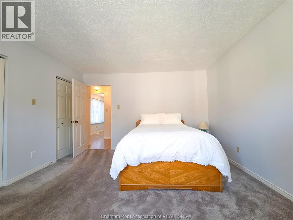 21 Earl Drive, Chatham, ON - Indoor Photo Showing Bedroom