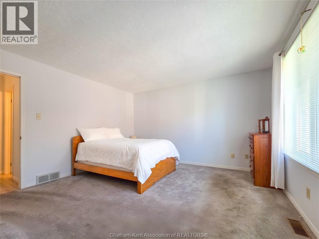 21 Earl Drive, Chatham, ON - Indoor Photo Showing Bedroom