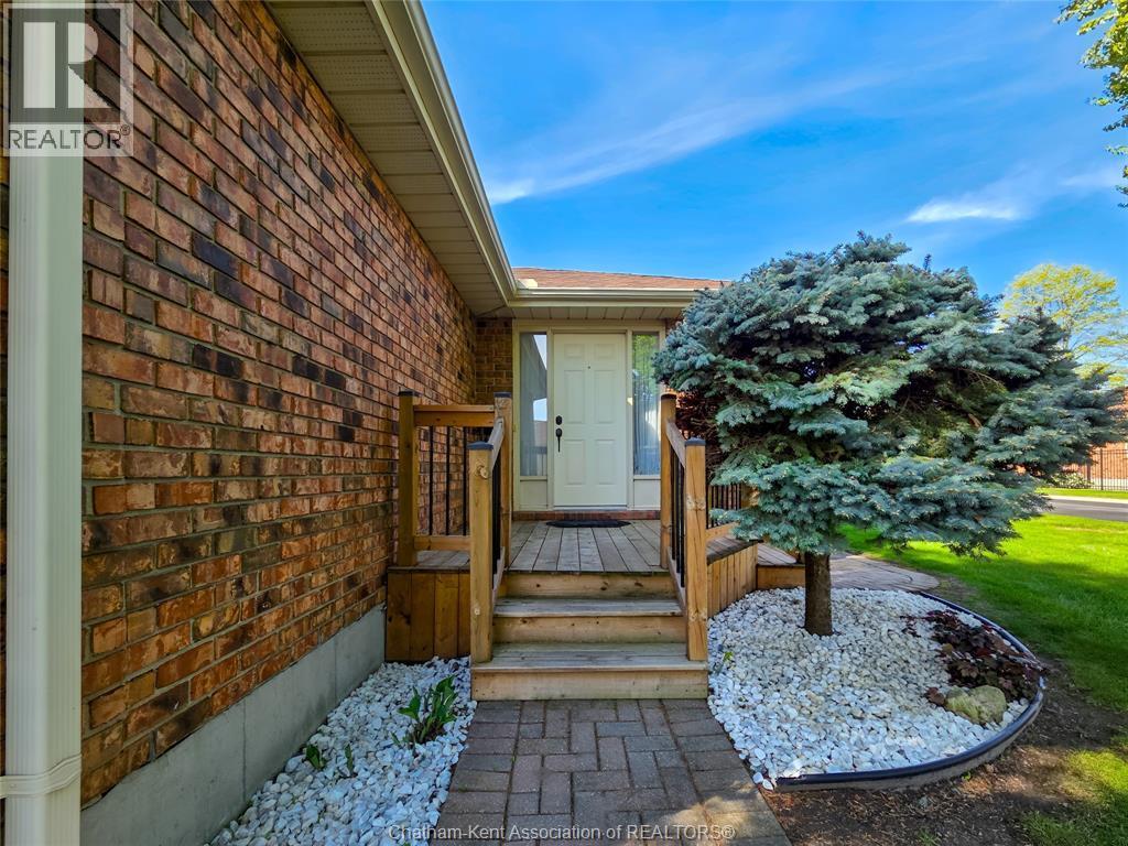 21 Earl Drive, Chatham, ON - Outdoor