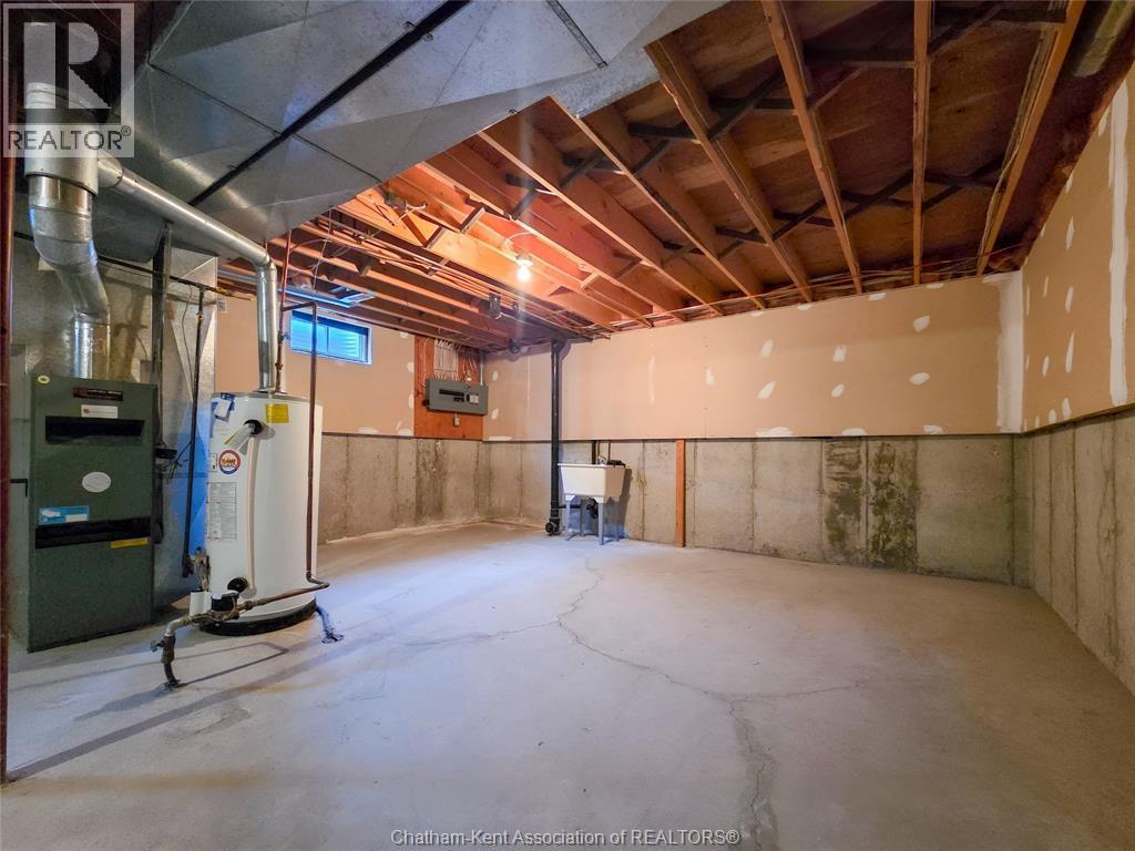 21 Earl Drive, Chatham, ON - Indoor Photo Showing Basement