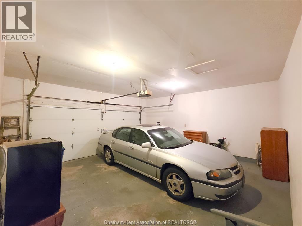 21 Earl Drive, Chatham, ON - Indoor Photo Showing Garage
