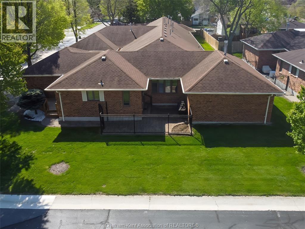 21 Earl Drive, Chatham, ON - Outdoor