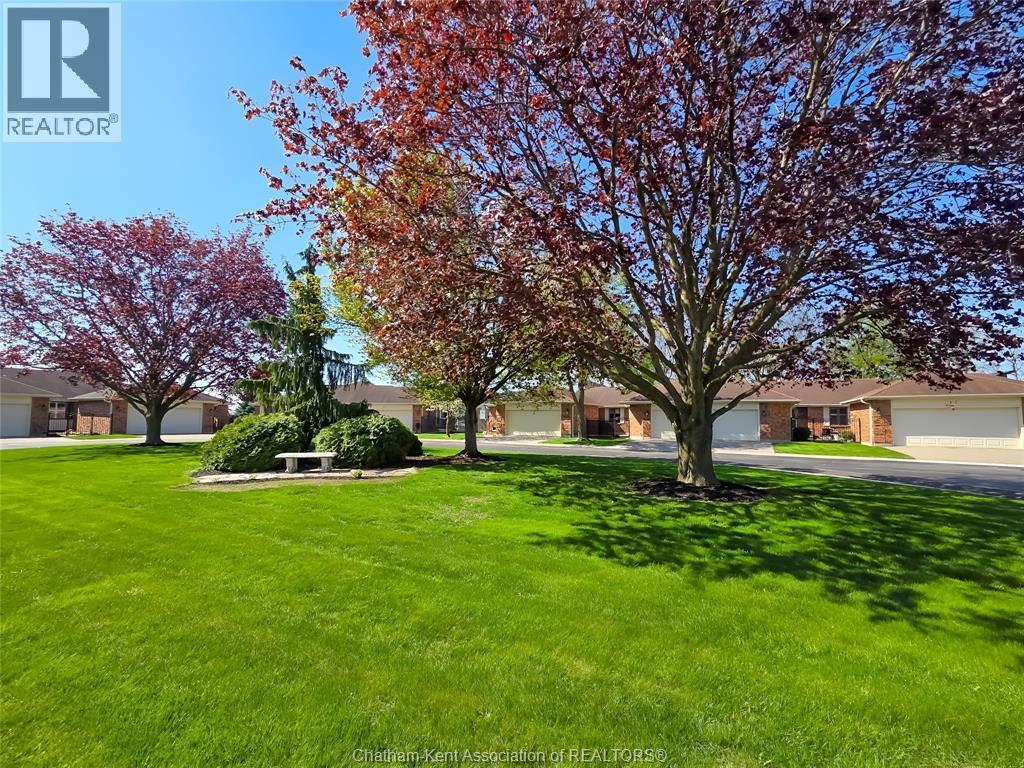 21 Earl Drive, Chatham, ON - Outdoor