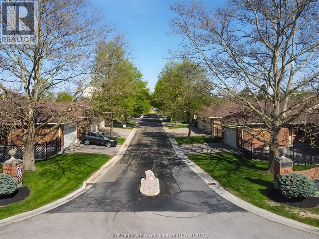 21 Earl Drive, Chatham, ON - Outdoor