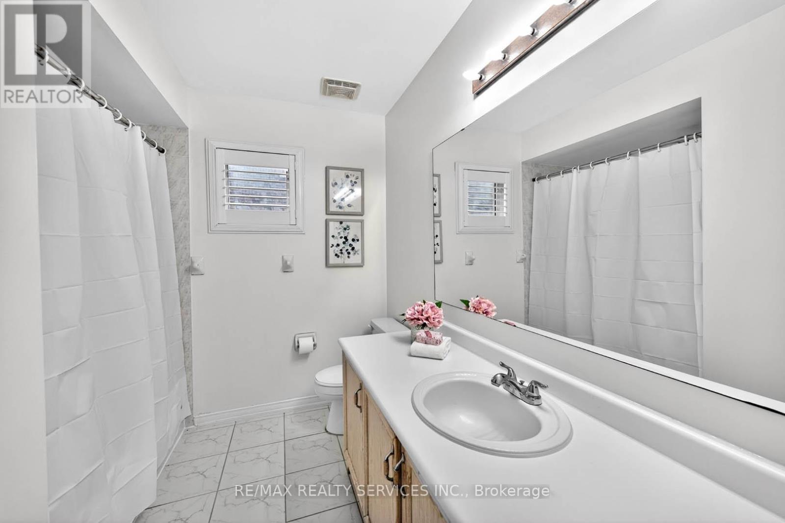6 Creekwood Drive, Brampton, ON - Indoor Photo Showing Bathroom