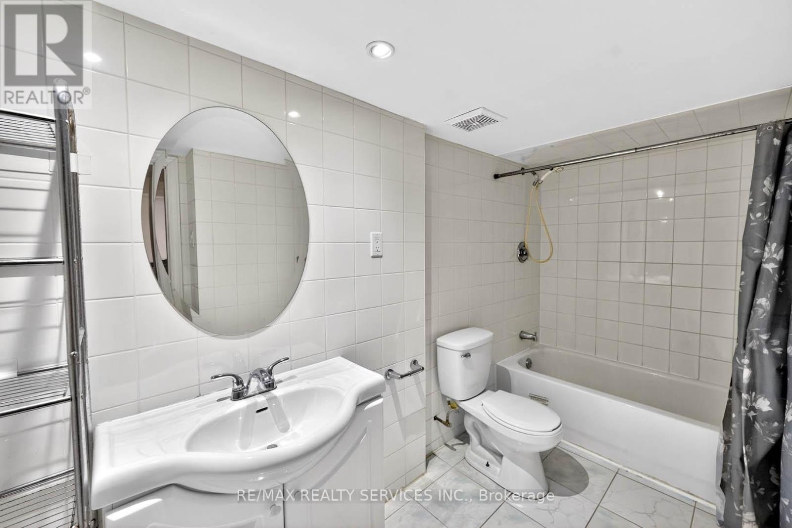 6 Creekwood Drive, Brampton, ON - Indoor Photo Showing Bathroom
