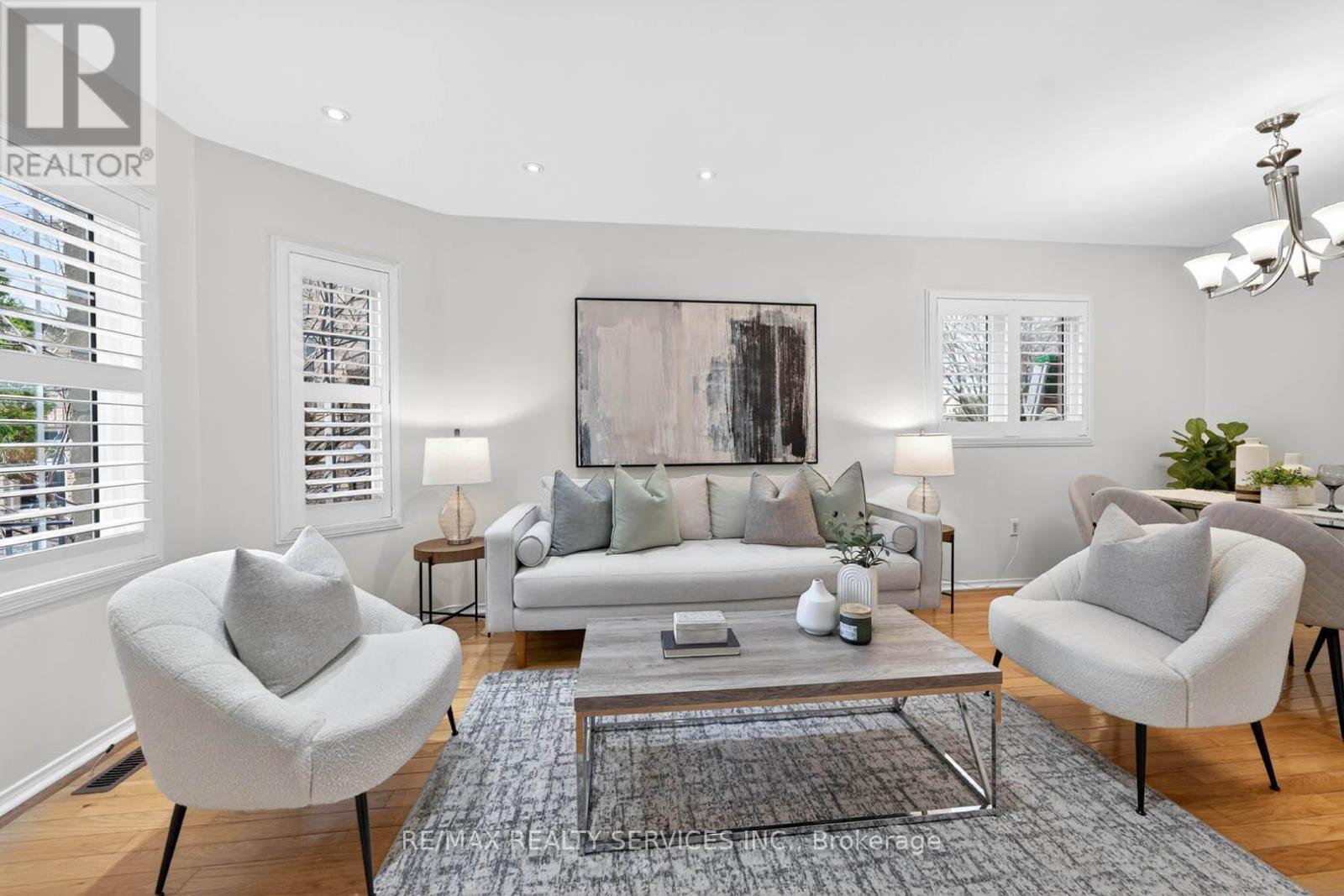 6 Creekwood Drive, Brampton, ON - Indoor Photo Showing Living Room