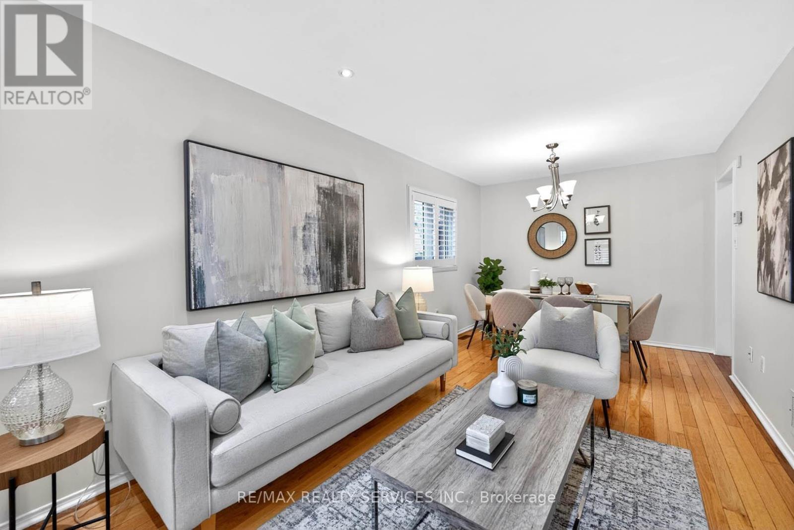 6 Creekwood Drive, Brampton, ON - Indoor Photo Showing Living Room