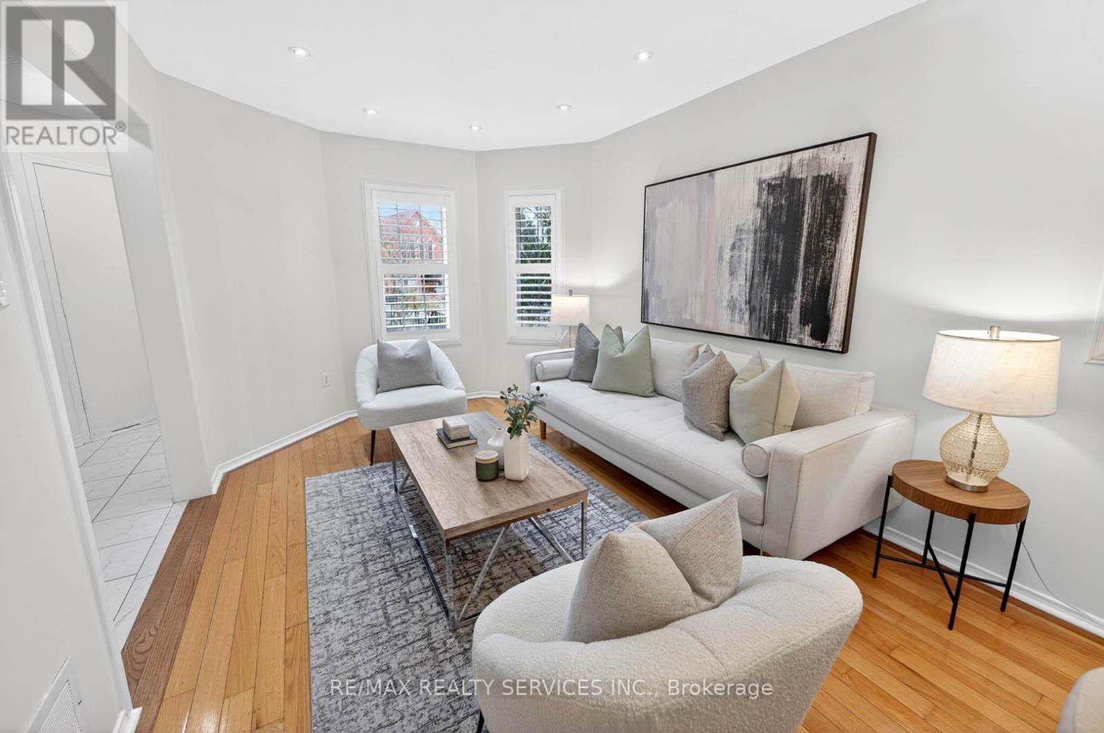 6 Creekwood Drive, Brampton, ON - Indoor Photo Showing Living Room
