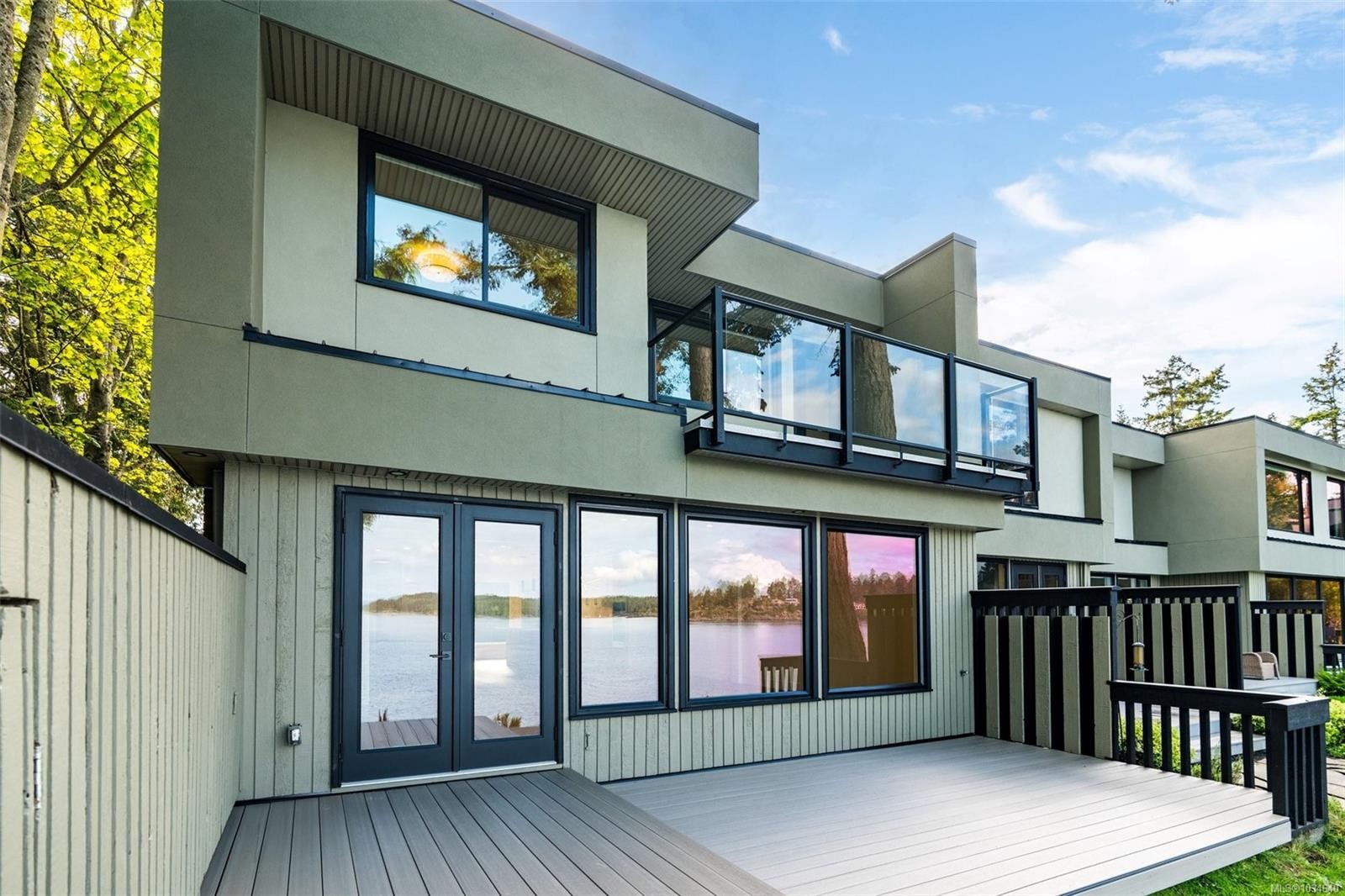 16-2330 Harbour Rd, Sidney, BC