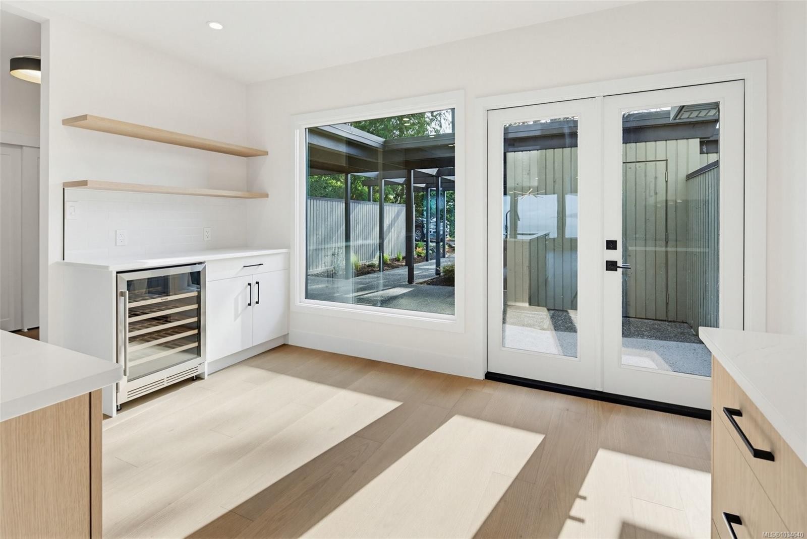 16-2330 Harbour Rd, Sidney, BC