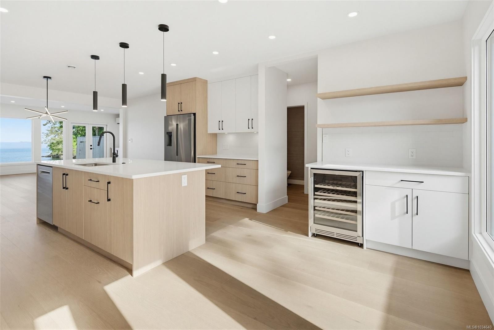 16-2330 Harbour Rd, Sidney, BC