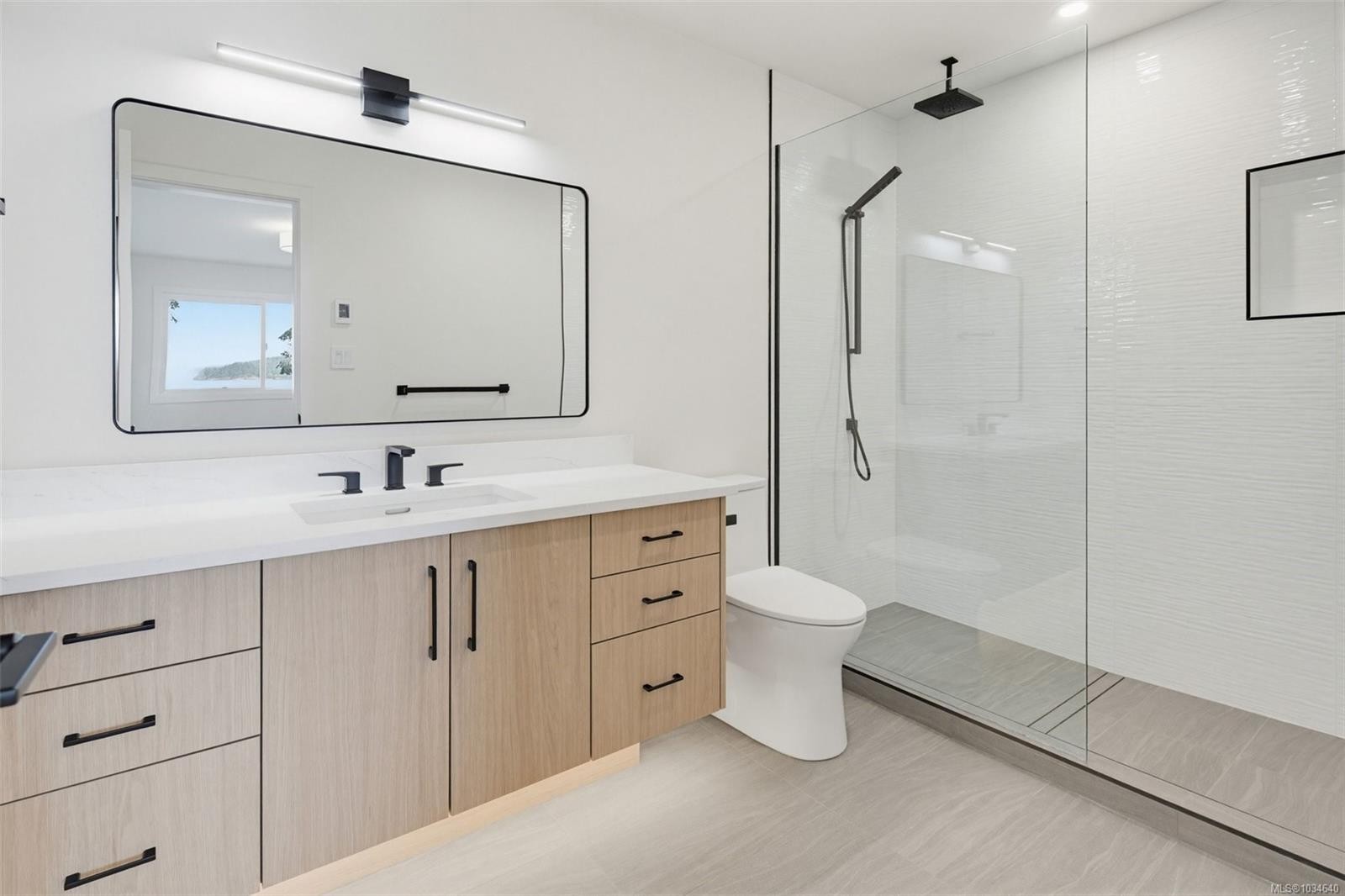 16-2330 Harbour Rd, Sidney, BC
