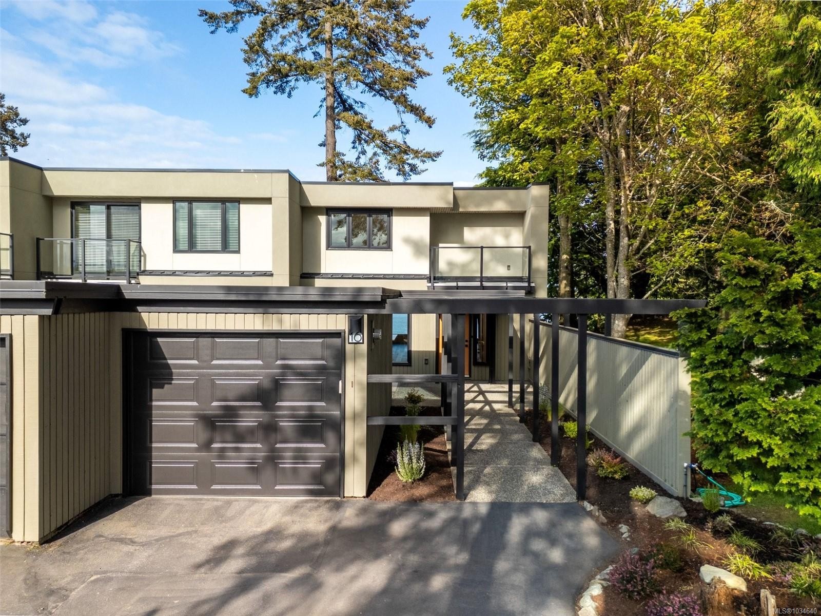 16-2330 Harbour Rd, Sidney, BC