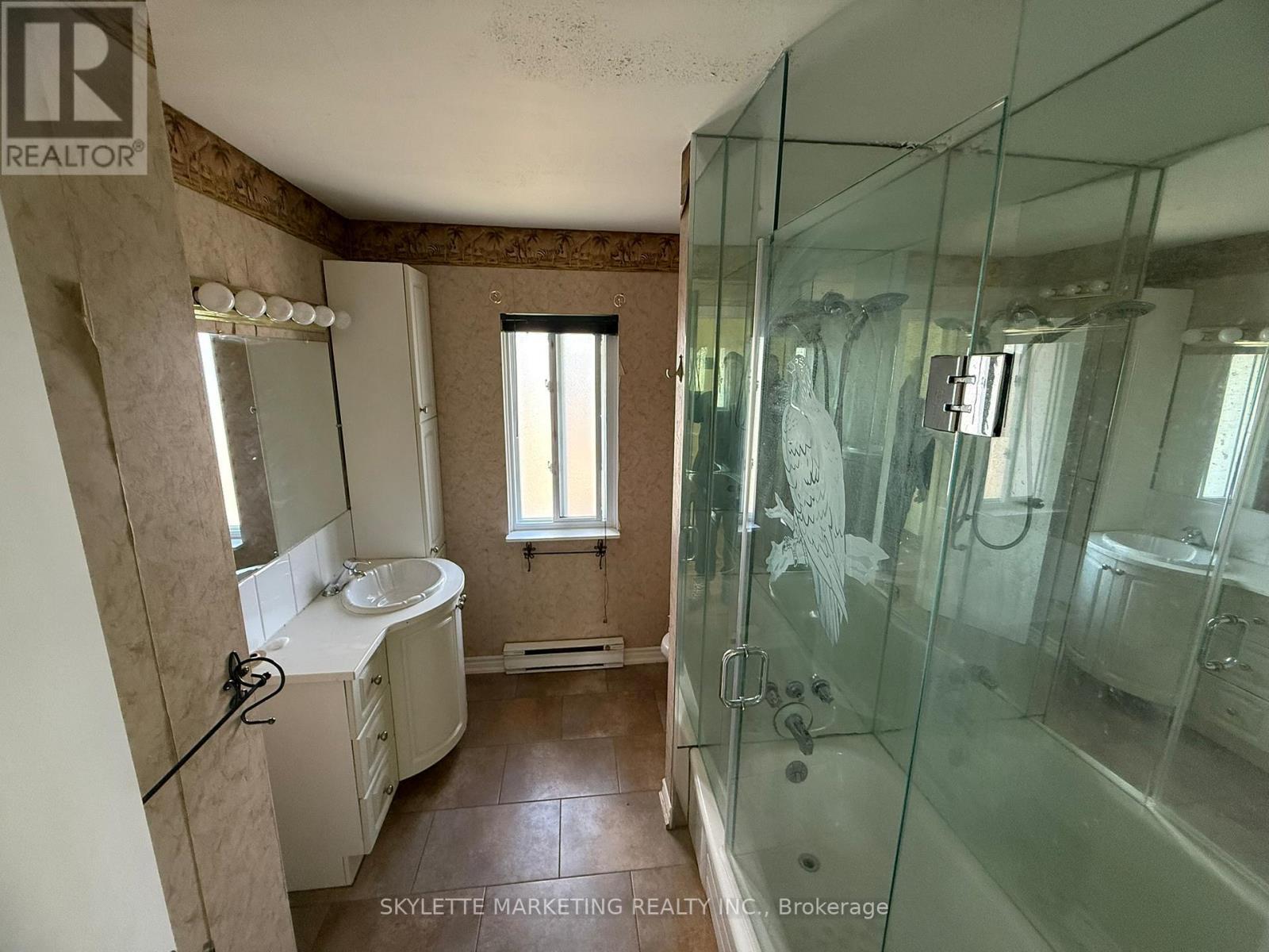 24 - 2 Paradise Boulevard, Ramara, ON - Indoor Photo Showing Bathroom