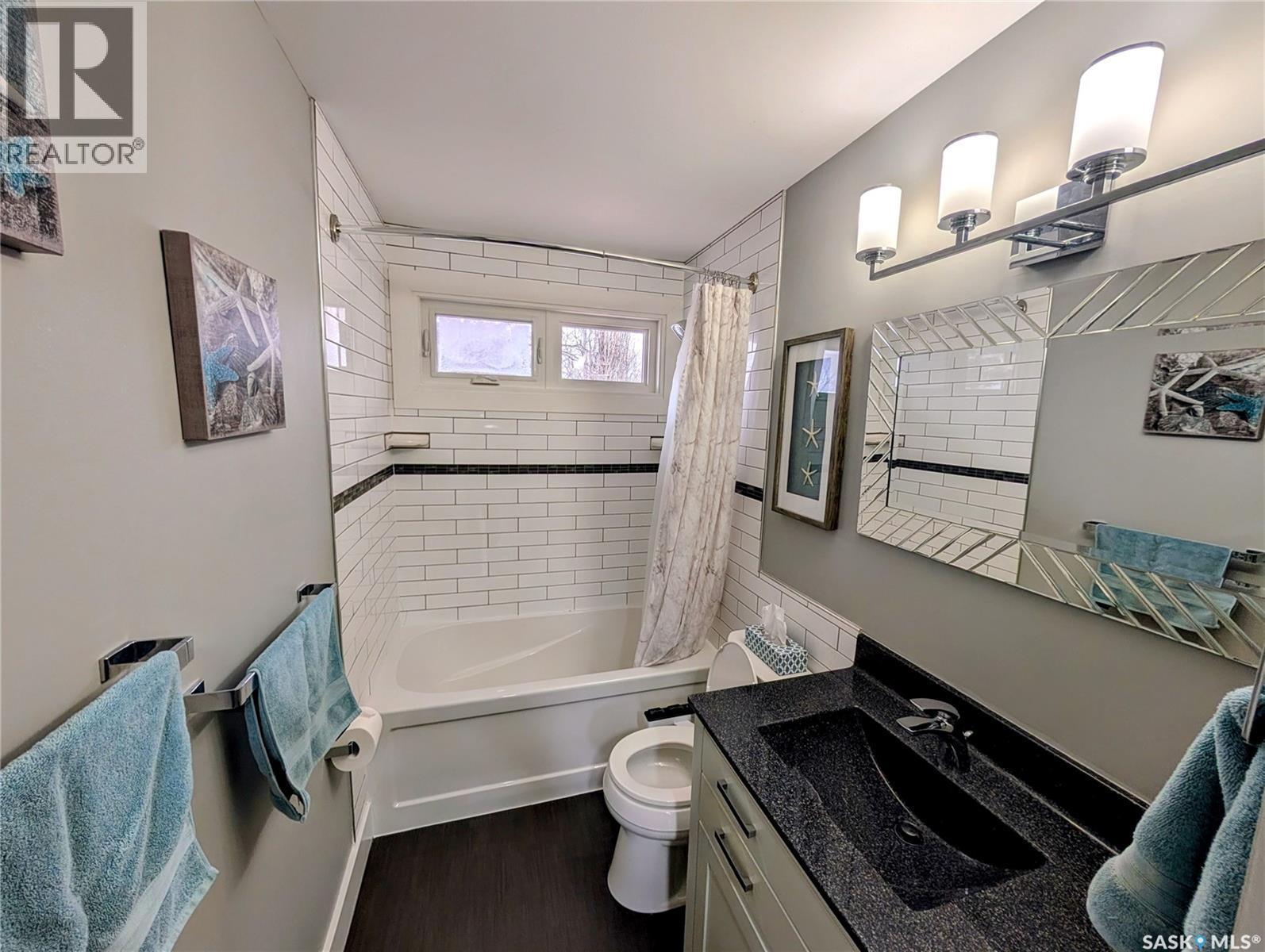 24 Dryburgh Crescent, Regina, SK - Indoor