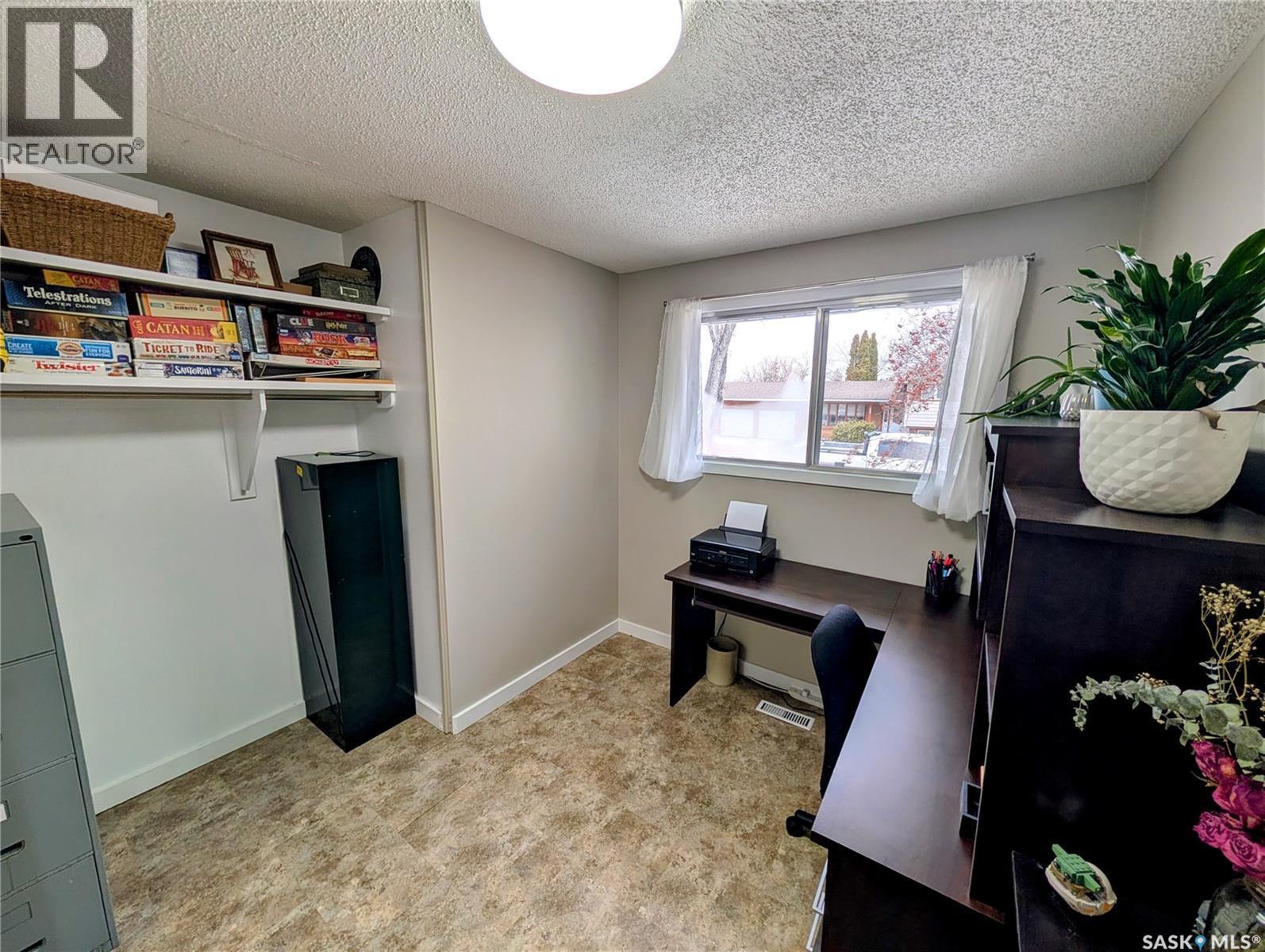 24 Dryburgh Crescent, Regina, SK - Indoor