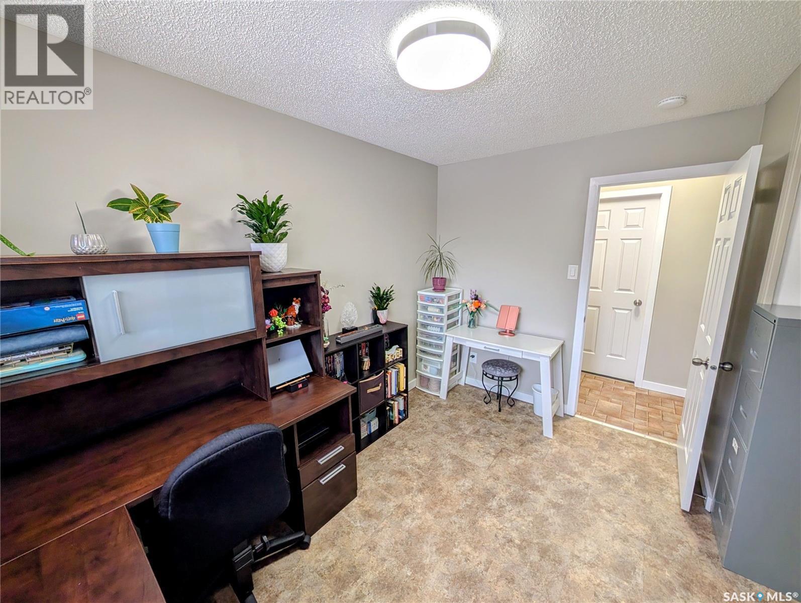 24 Dryburgh Crescent, Regina, SK - Indoor