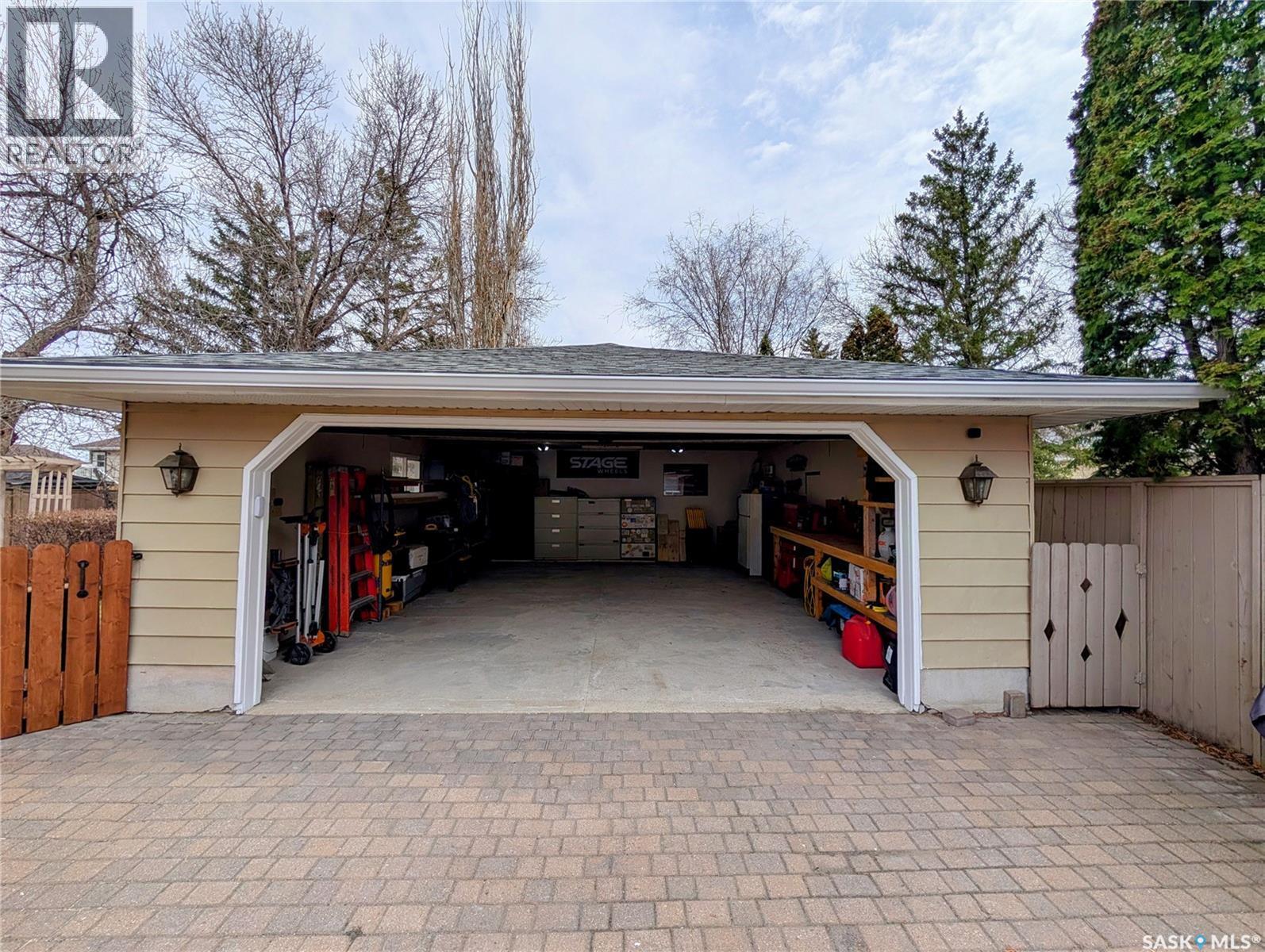 24 Dryburgh Crescent, Regina, SK - Outdoor With Exterior