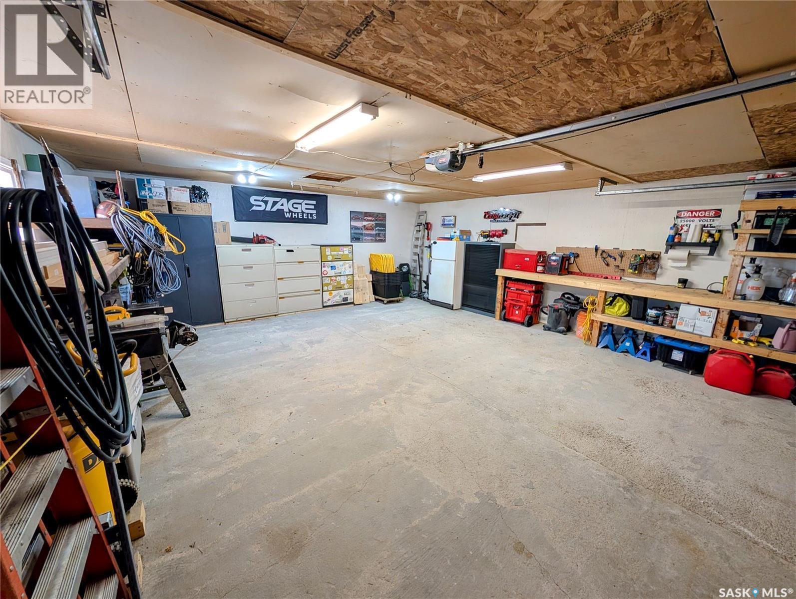 24 Dryburgh Crescent, Regina, SK - Indoor Photo Showing Garage