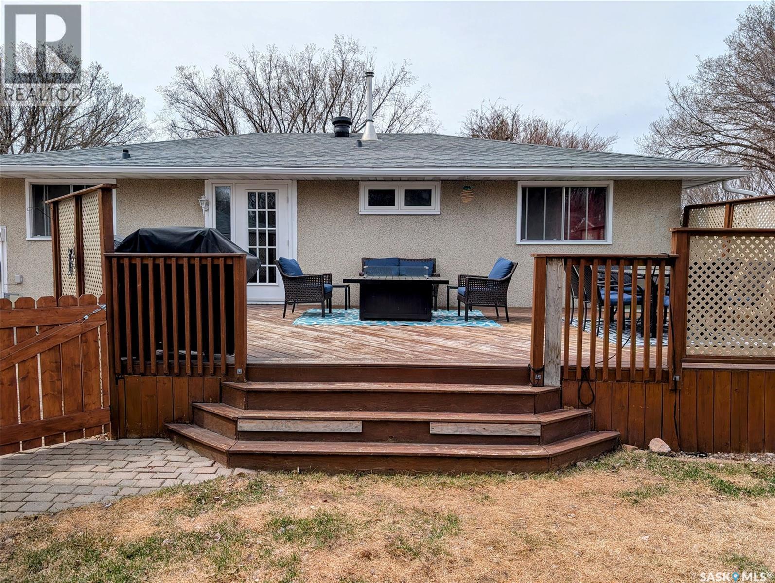 24 Dryburgh Crescent, Regina, SK - Outdoor With Deck Patio Veranda With Exterior
