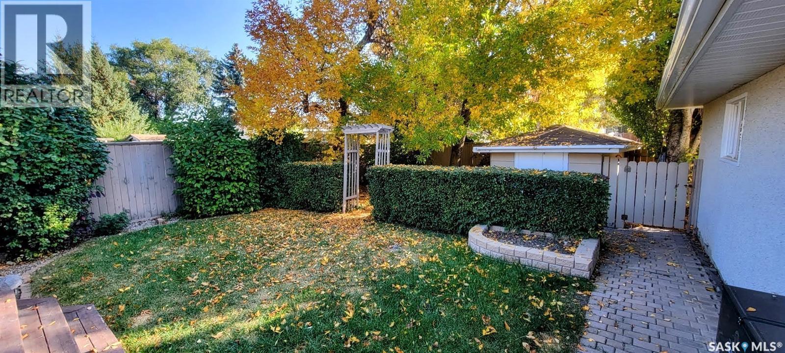 24 Dryburgh Crescent, Regina, SK - Outdoor
