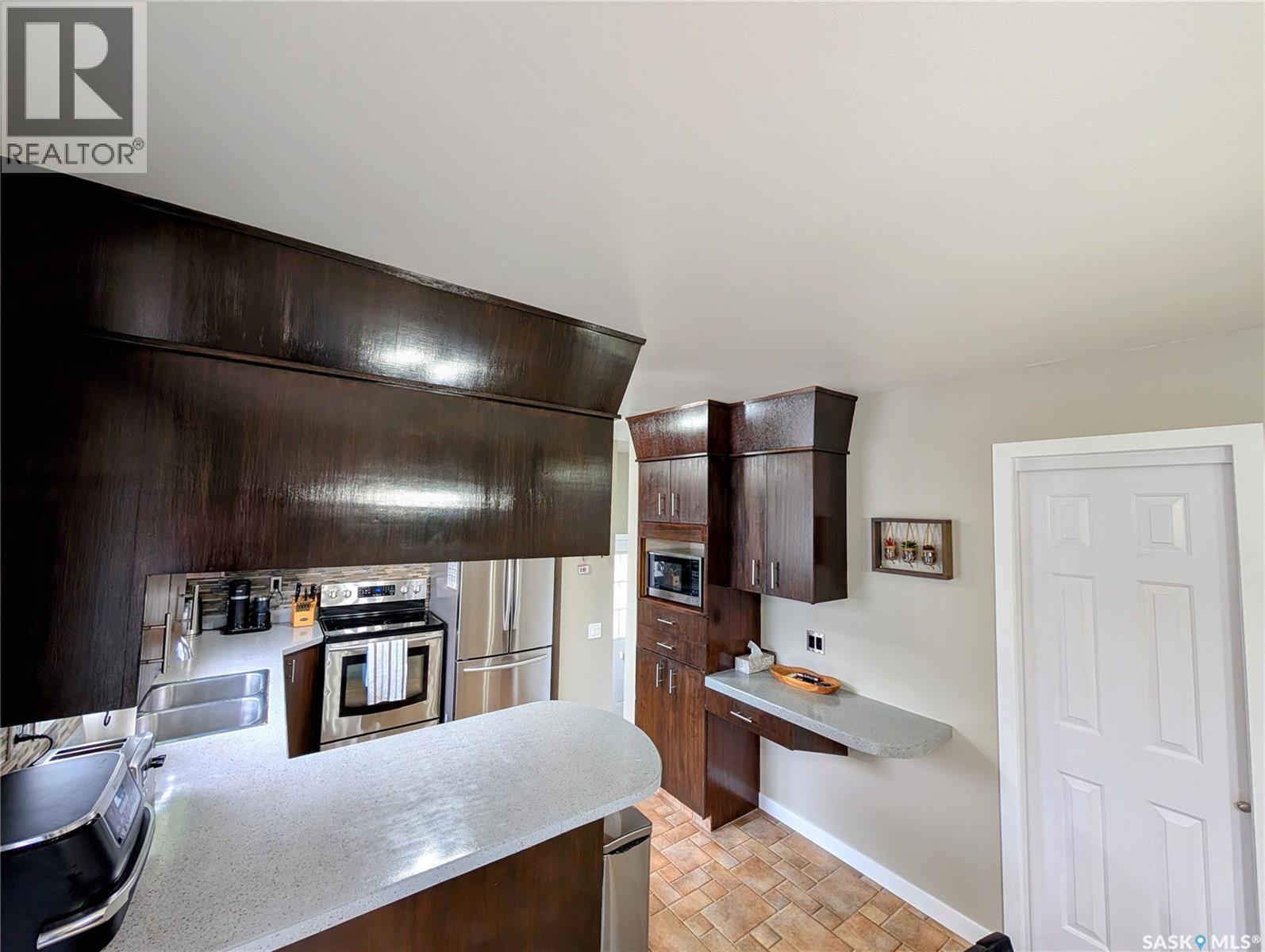 24 Dryburgh Crescent, Regina, SK - Indoor