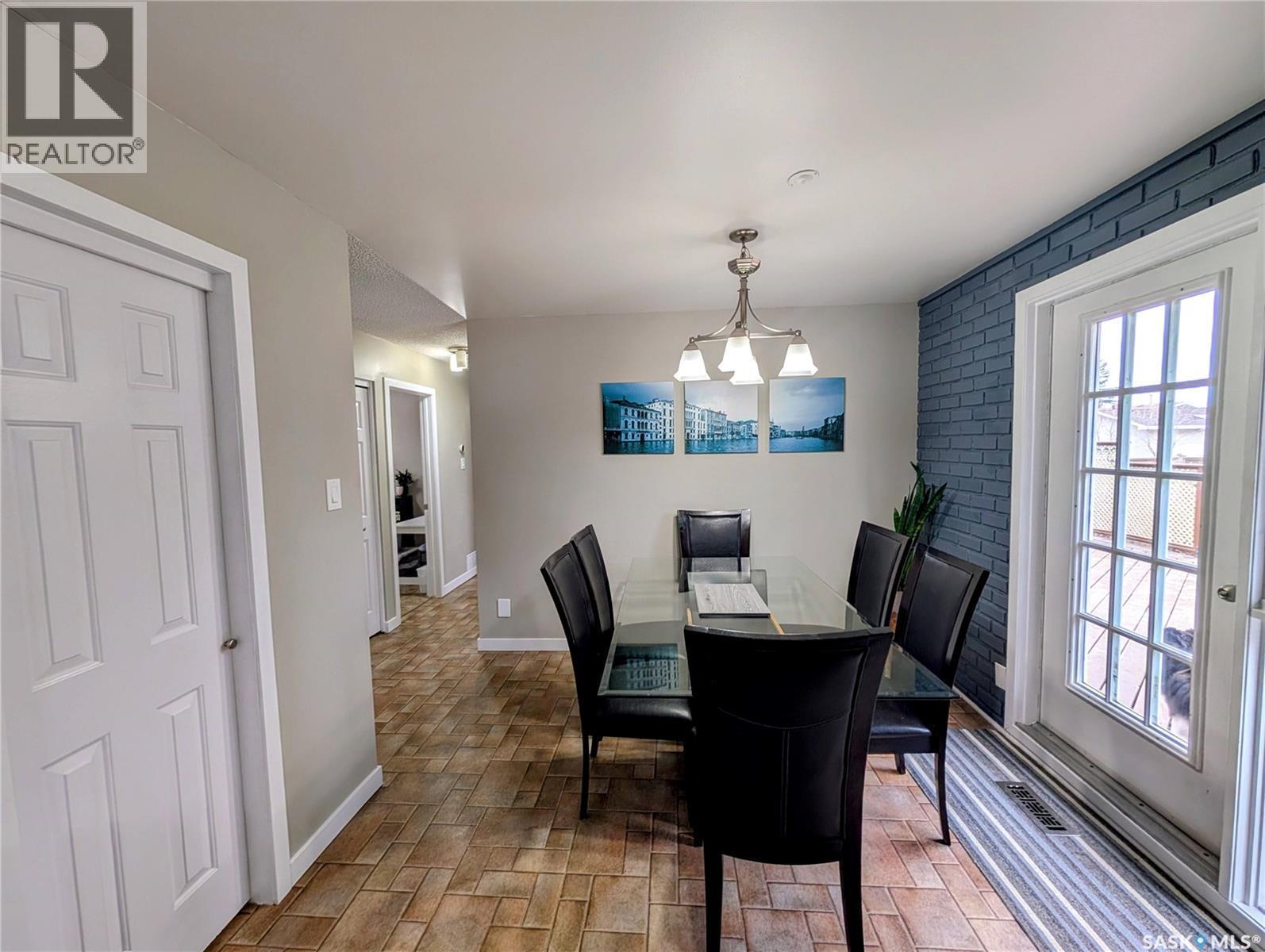 24 Dryburgh Crescent, Regina, SK - Indoor Photo Showing Dining Room