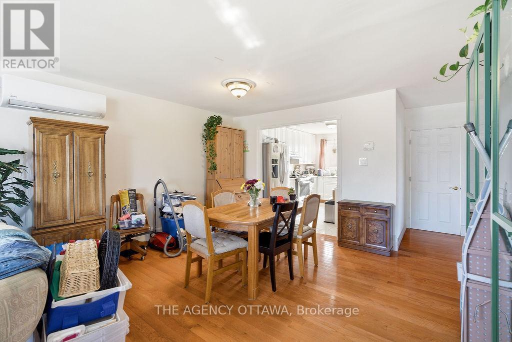 Upstairs residential unit - 1310 Woodward Avenue, Ottawa, ON