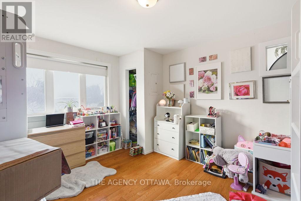 Upstairs residential unit bedroom 1 - 1310 Woodward Avenue, Ottawa, ON