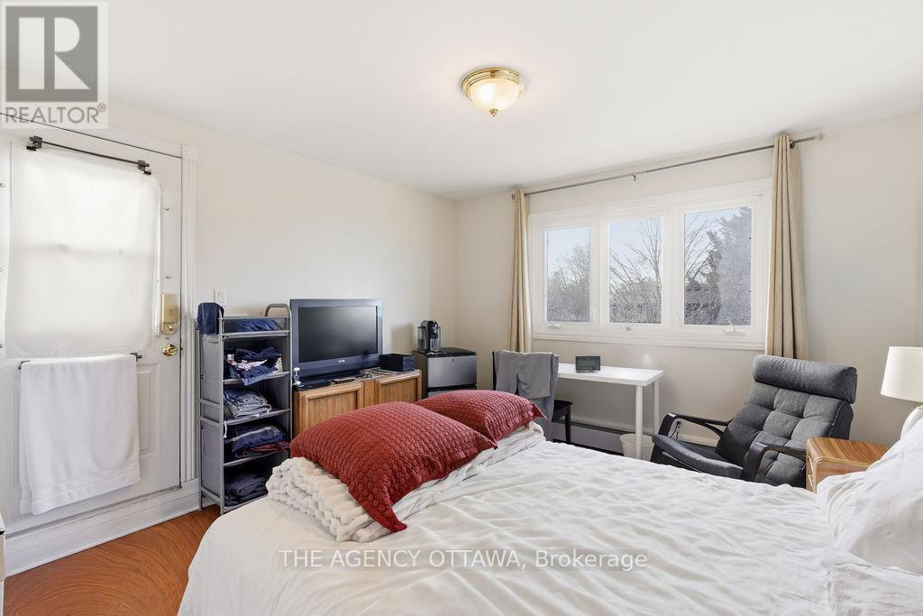 Upstairs residential unit bedroom 2 - 1310 Woodward Avenue, Ottawa, ON