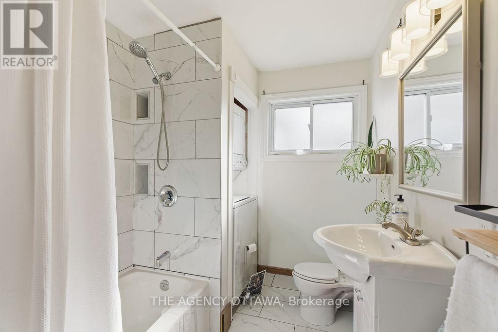 Upstairs residential unit - 1310 Woodward Avenue, Ottawa, ON