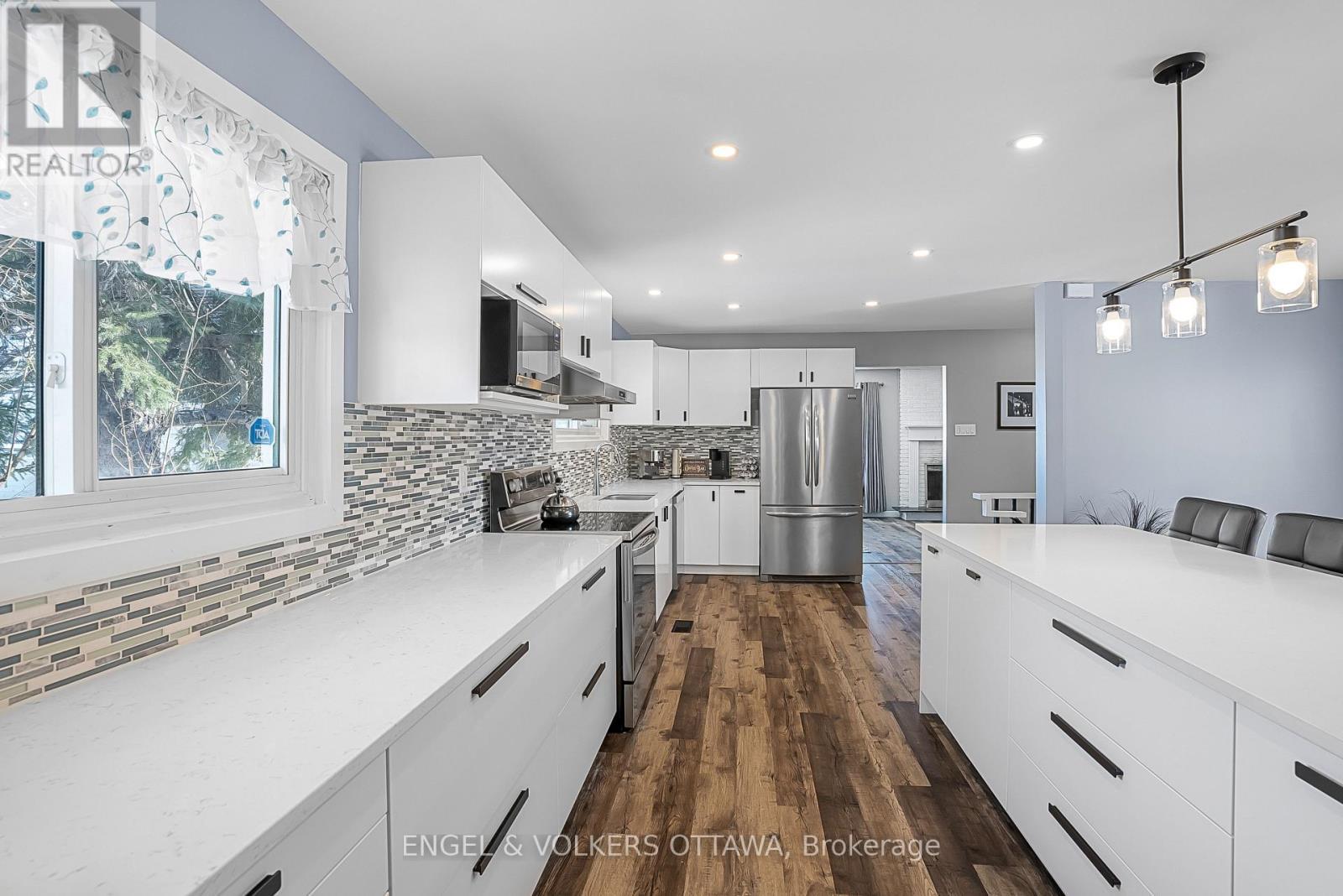 1427 Rosebella Avenue, Ottawa, ON - Indoor Photo Showing Kitchen With Upgraded Kitchen