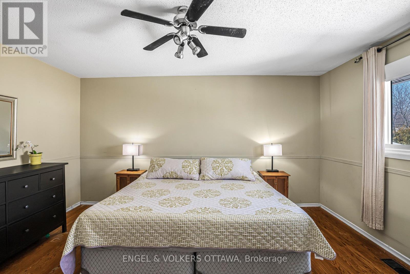 1427 Rosebella Avenue, Ottawa, ON - Indoor Photo Showing Bedroom