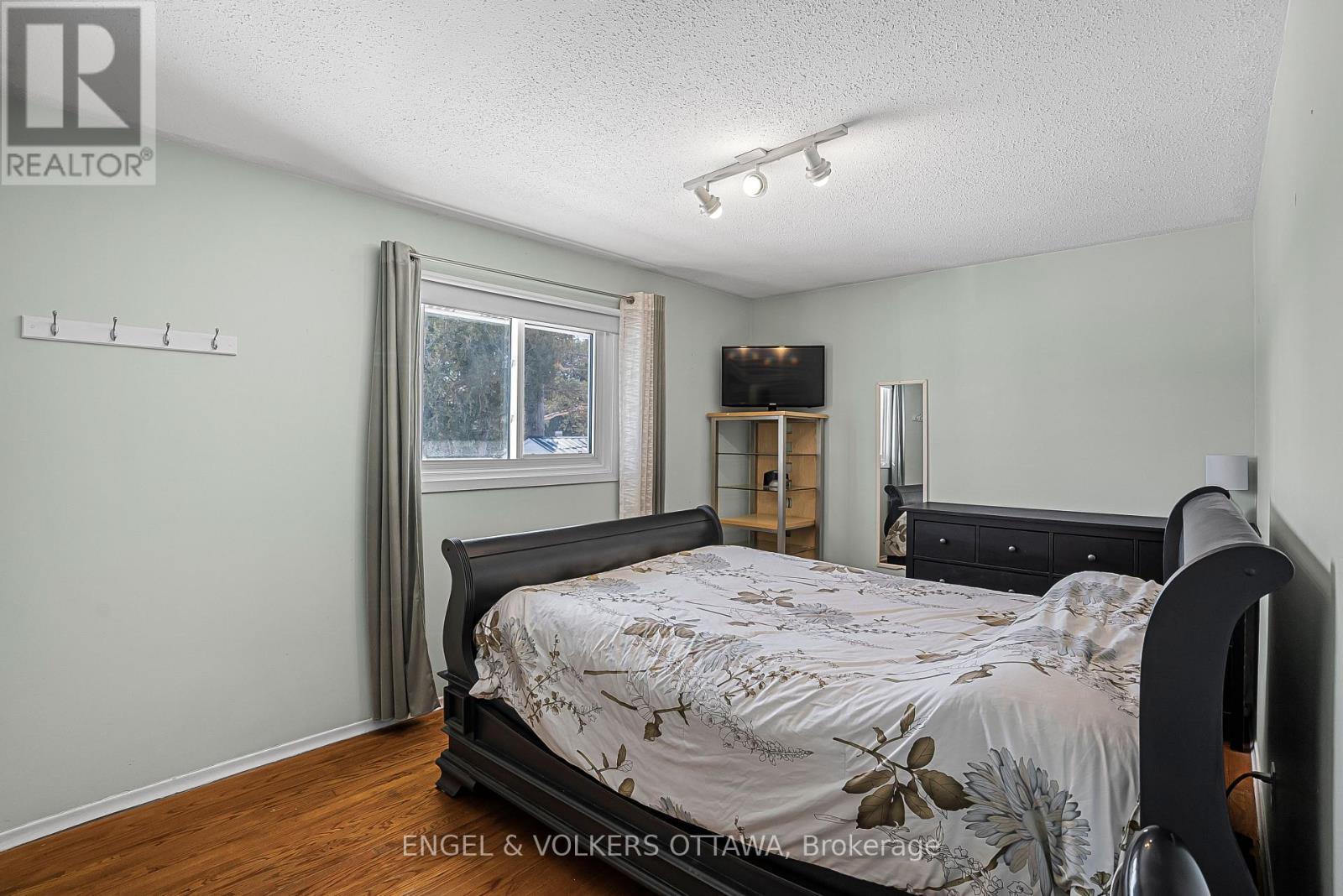 1427 Rosebella Avenue, Ottawa, ON - Indoor Photo Showing Bedroom