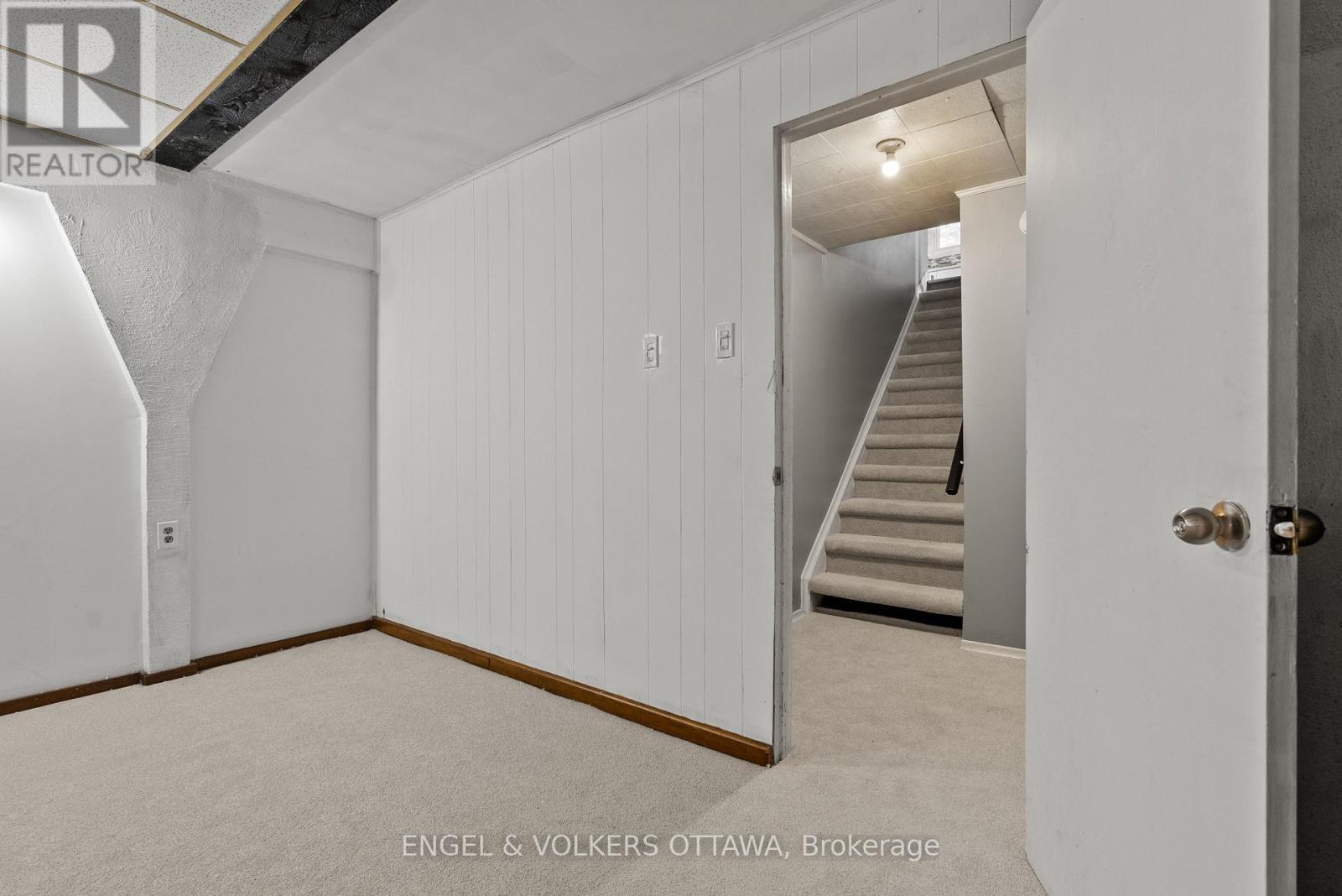 1427 Rosebella Avenue, Ottawa, ON - Indoor Photo Showing Other Room