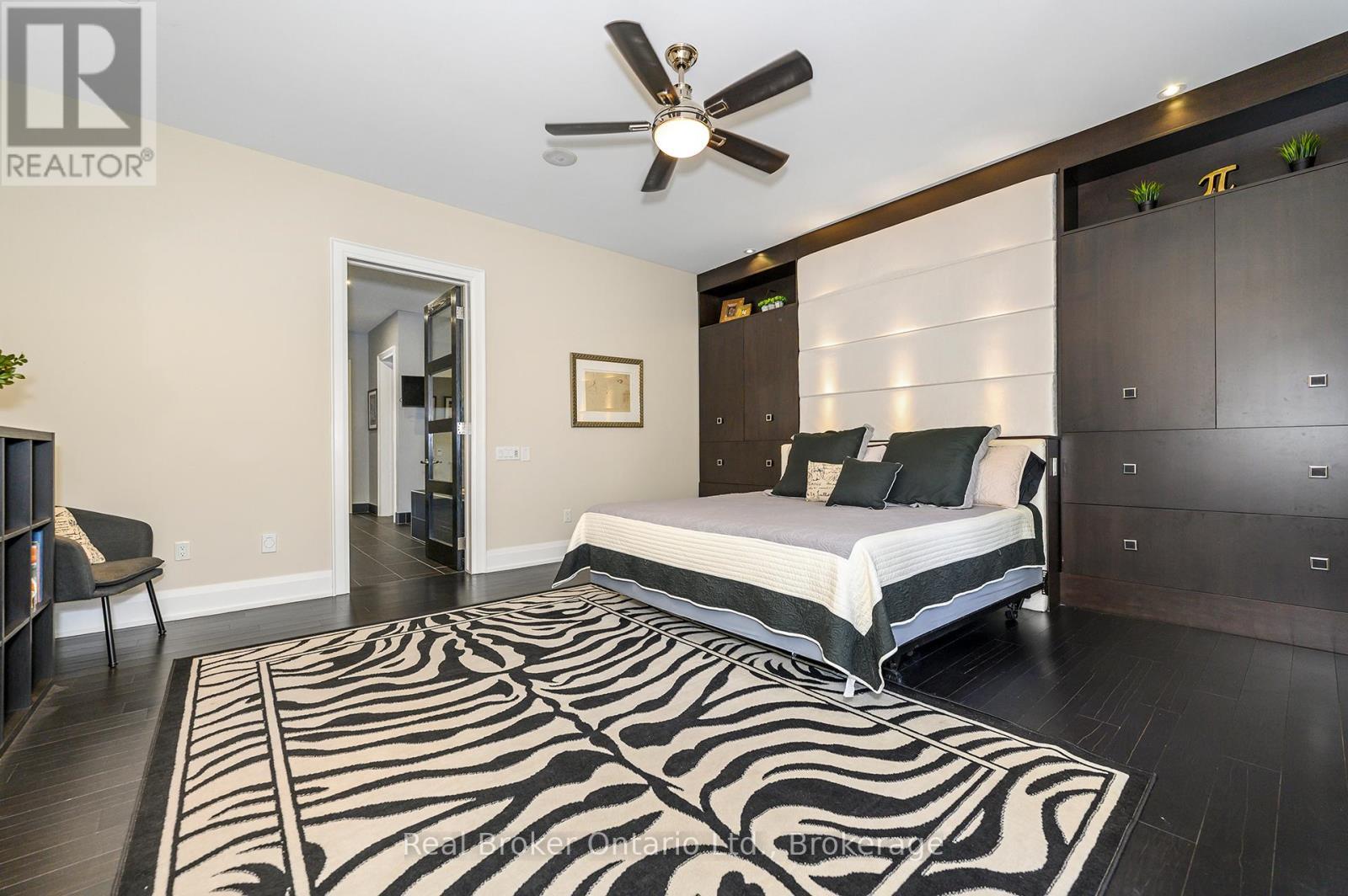 4507 Lakeshore Road, Burlington (Shoreacres), ON - Indoor Photo Showing Bedroom