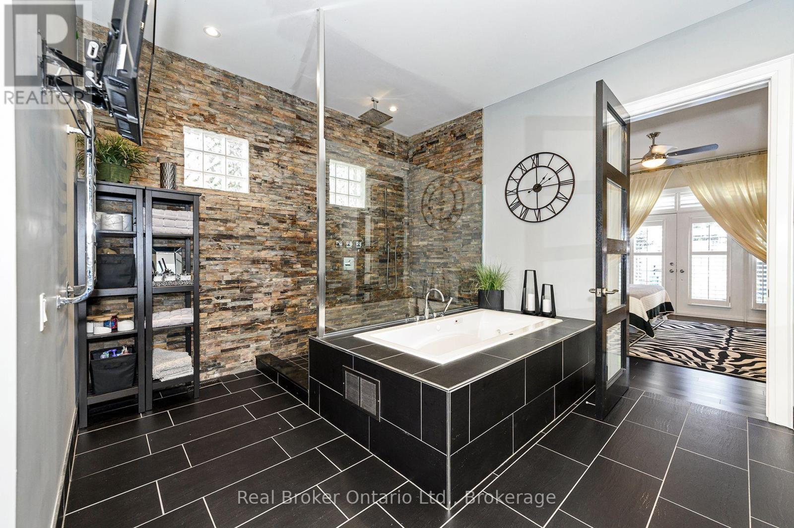4507 Lakeshore Road, Burlington (Shoreacres), ON - Indoor Photo Showing Other Room