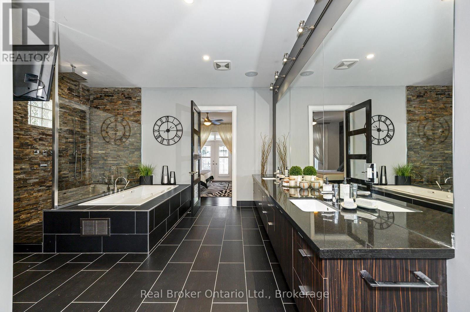 4507 Lakeshore Road, Burlington (Shoreacres), ON - Indoor Photo Showing Other Room